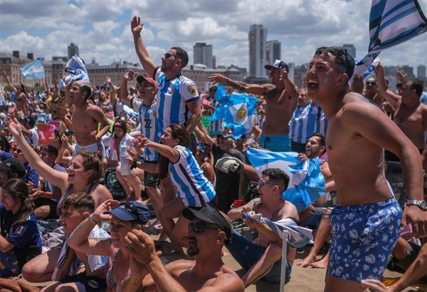 Locura, pasión y felicidad eterna: imágenes de los festejos de la gente por Argentina Campeón del Mundo 