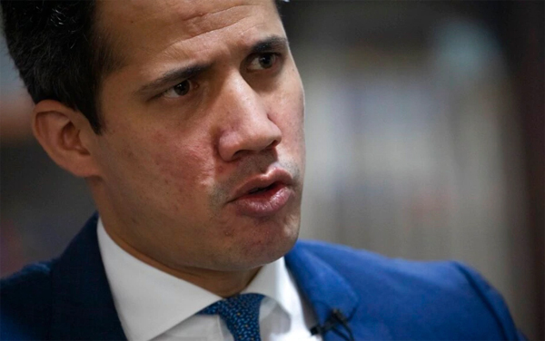 El líder opositor venezolano Juan Guaidó durante una entrevista con AP en Caracas el 9 de diciembre de 2020.