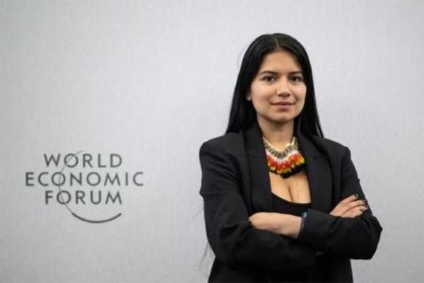 La activista medioambiental y de los derechos humanos ecuatoriana Helena Gualinga, entrevistada el 17 de enero de 2023 en el Foro Económico Mundial, en Davos (Suiza) 