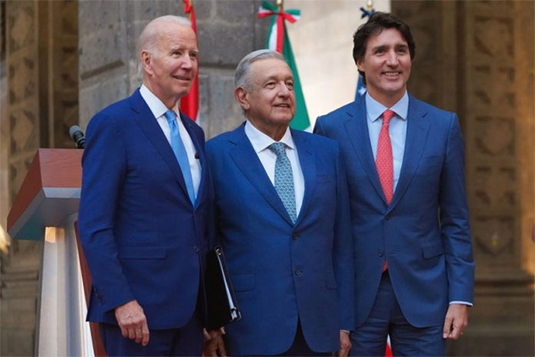 El presidente López Obrador posa con el presidente de Estados Unidos, Joe Biden, y el primer ministro de Canadá, Justin Trudeau. (LopezObrador.org.mx)