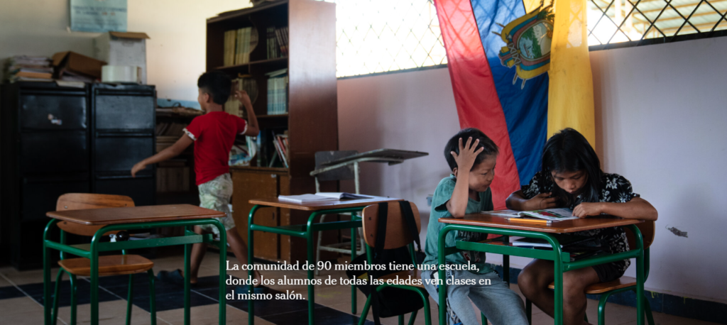 La comunidad de 90 miembros tiene una escuela, donde los alumnos de todas las edades ven clases en el mismo salón.