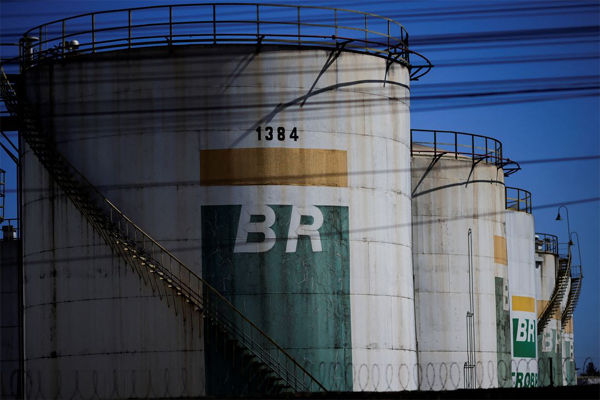 Vista general de los tanques de la petrolera estatal brasileña Petrobras tras el anuncio de la actualización de los precios de los combustibles en en la petrolera brasileña Petrobras en Brasilia, Brasil 17 de junio de 2022.  