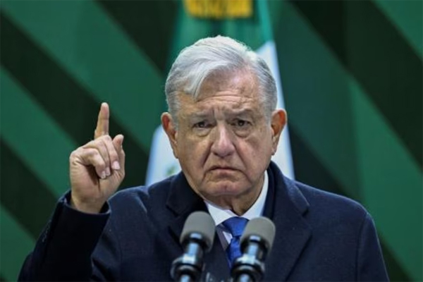  El presidente mexicano, Andrés Manuel López Obrador, gesticula durante una conferencia de prensa en la Ciudad de México el 20 de enero de 2023 