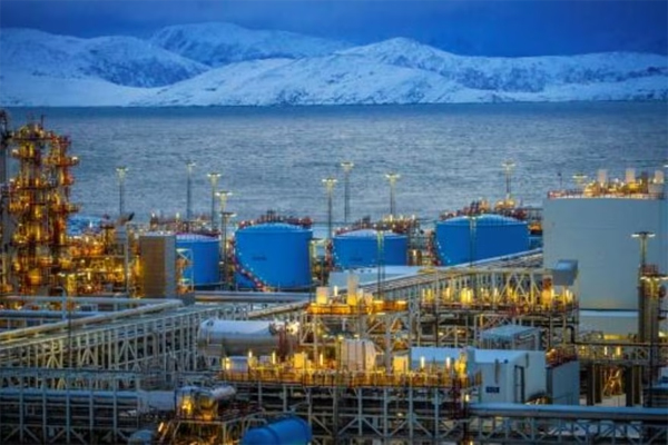  Una vista general de la factoría de gas natural licuado de Equinor cerca de Hammerfest, el 31 de enero de 2023 al norte de Noruega 