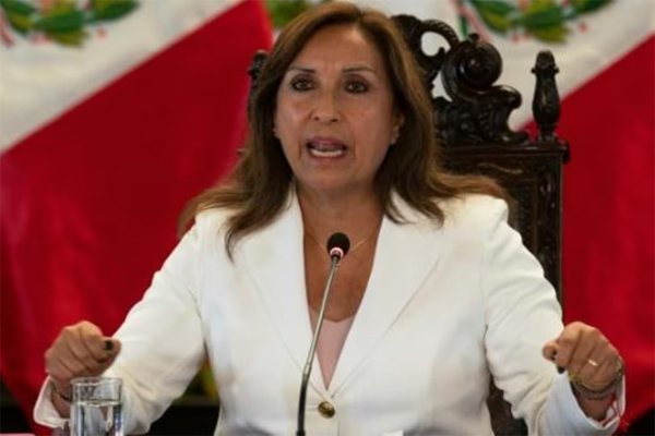 Presidenta de Perú Dina Boluarte había pedido una nueva "tregua nacional" ante las multitudinarias protestas contra su Gobierno en el sur del país y en el centro de Lima. En el Palacio presidencial en Lima, el 24 de enero 2023.