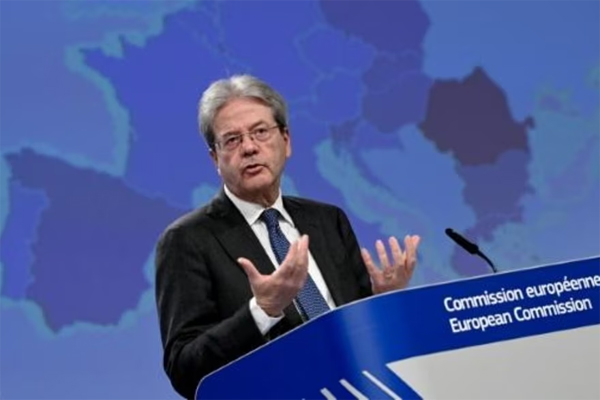 Paolo Gentiloni, comisario europeo de Economía, habla durante la rueda de prensa de presentación de las previsiones económicas de invierno de la Comisión Europea, el 13 de febrero de 2023 en Bruselas 