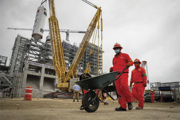 obreros en sitio de construccion