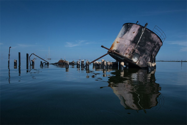 Lago de Maracaibo, Venezuela (Bloomberg) Años de desorden han provocado mareas negras y sedimentos crecientes