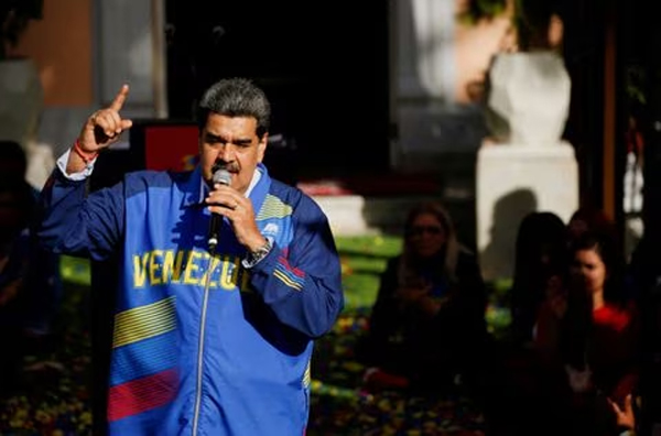 El presidente de Venezuela, Nicolás Maduro, habla durante un mitin del gobierno para conmemorar el Día de la Juventud, en Caracas, Venezuela, 12 de febrero de 2023.  