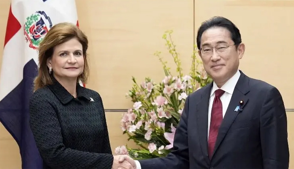 La vicepresidenta Raquel Peña reunida en Japón con el Primer Ministro de ese país, Fumio Kishida. EFE