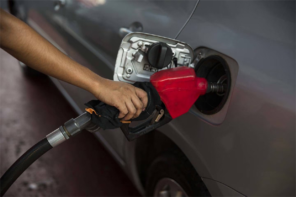 La Estrategia del Día: Las medidas del Gobierno ante altos precios de la gasolina (Bloomberg/Taylor Weidman)