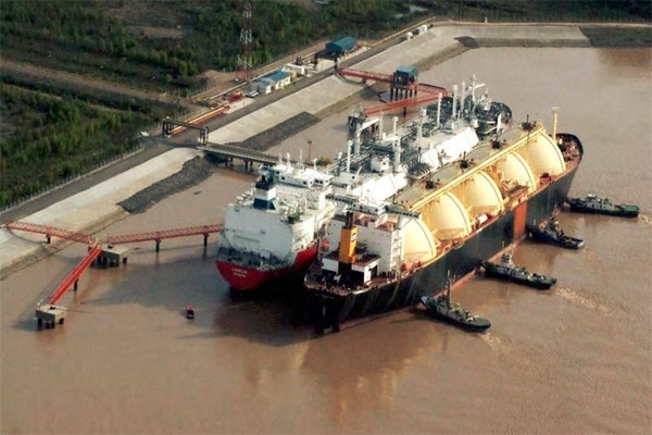 Barco de gasificación de la empresa Excelerate Energy en Escobar, provincia de Buenos Aires(Argentina.gob.ar)