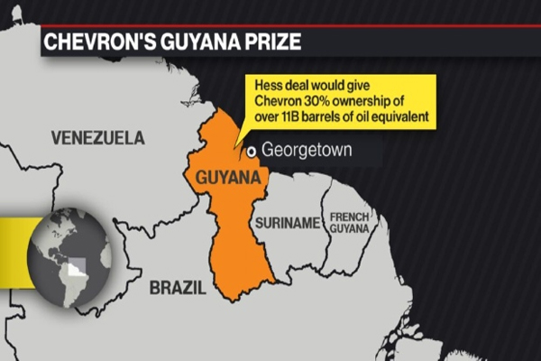 Chevron poseerá el 30% del bloque de Guyana; Exxon, el 45%. Los acuerdos convierten a las grandes petroleras estadounidenses en dominadoras de dos cuencas clave no pertenecientes a la OPEP. (Bloomberg)