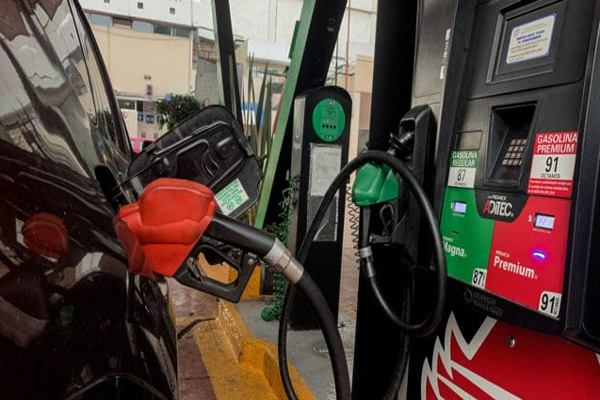 Pemex informó que ya son 52 gasolineras las que están funcionando en Acapulco tras el paso de Otis; también reactivó el abasto de gas LP junto con privados. (Andrea Gama / Forbes México)