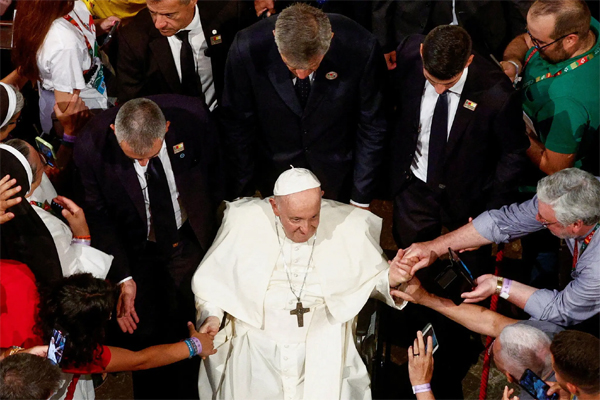 Esta semana, el papa Francisco aprobó una nueva regla que permite a los sacerdotes bendecir a parejas del mismo sexo.C . Guglielmo Mangiapane/Reuters