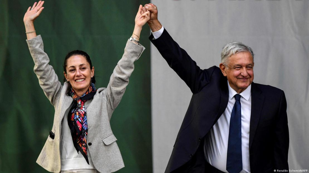 Claudia Sheinbaum y Andrés Manuel López Obrador en un acto público, en 2019.