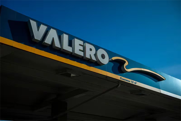 Carlos García, director general de Valero México, comentó que la incertidumbre es un hecho que ocurre siempre que hay un cambio de Gobierno y también habló sobre la posible desaparición de reguladores energéticos con las reformas planteadas por López Obrador