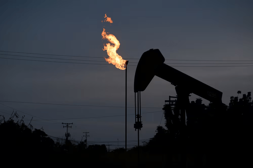 PetróleoUna bomba de petróleo de Petróleos de Venezuela SA (PDVSA) en el Lago Maracaibo en Cabimas, estado de Zulia, Venezuela, el miércoles 15 de noviembre de 2023.(Bloomberg/Gaby Oraa)