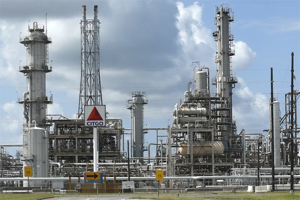 PDVSA's U.S. unit Citgo Petroleum refinery is pictured in Sulphur, Louisiana, U.S., June 12, 2018. REUTERS/Jonathan Bachman