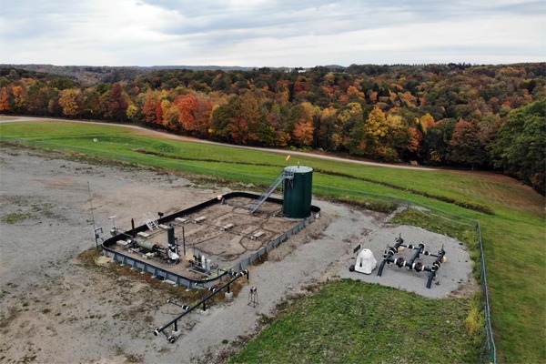 Vista aérea de una plataforma de pozo de fracking de gas natural en Freeport, Pensilvania, el jueves 15 de octubre de 2020.
Ted Shaffrey (AP)