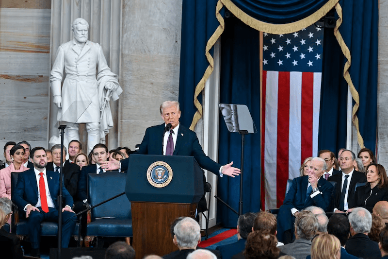 Trump ordena la salida de EE.UU. del Pacto de París: qué significa y las consecuencias.La salida del Acuerdo de París es solo uno de los numerosos cambios que Trump inició en su primer día de regreso a la Casa Blanca.

