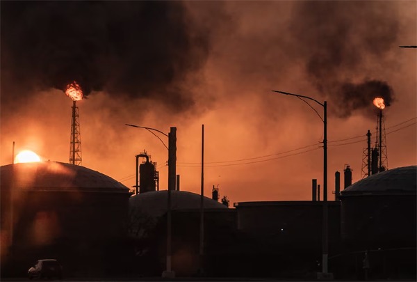 Una planta procesadora de combustible, en Falcón (Venezuela). Foto: Miguel Gutierres, Henry Chirinos | Vídeo: EPV