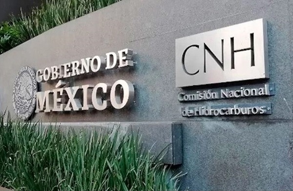 CNH suspende trámites y procedimientos a empresas petroleras por extinción Logotipo de la Comisión Nacional de Hidrocarburos (CNH) afuera de su sede en la Ciudad de México (Foto: Arturo Solís).