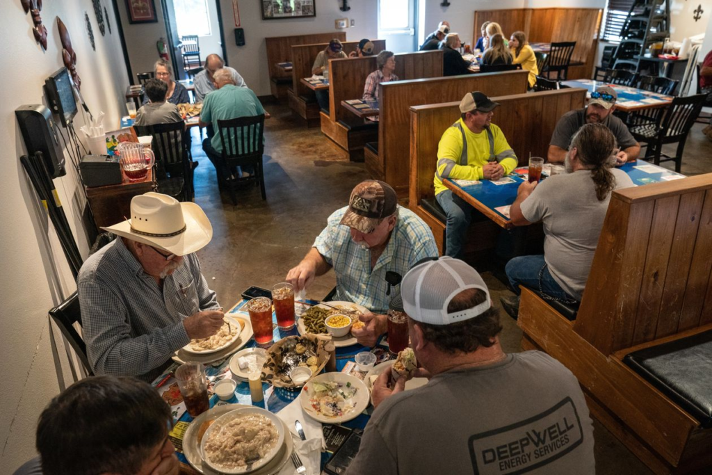 Billy B's Cajun Grill in Mansfield, La., at lunchtime.