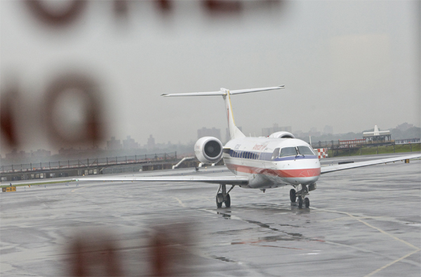 A jet at LaGuardia Airport in Queens, New York.Photographer: Daniel Acker/Bloomberg