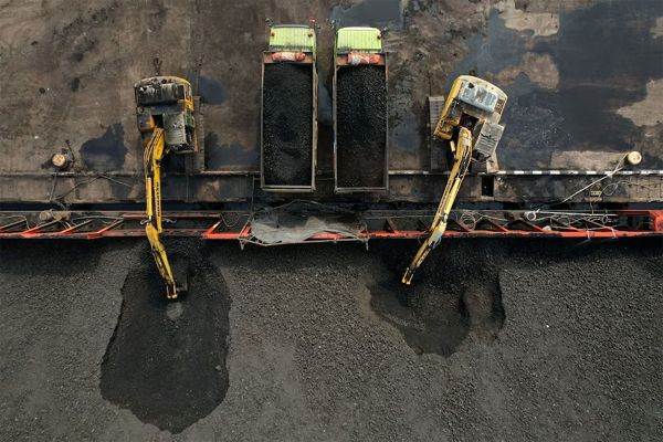 Trucks loading coal (