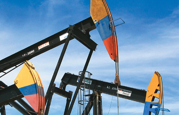 Oil pump jacks (Colombia reports)