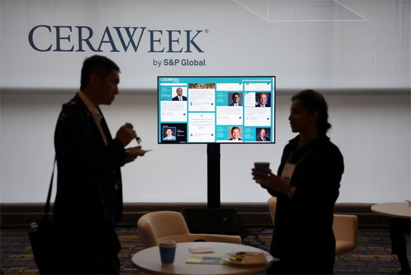 Event attendees mingle as top energy executives and officials from around the world gather during the CERAWeek 2023 energy conference in Houston, Texas, U.S., March 6, 2023. REUTERS/Callaghan O'Hare