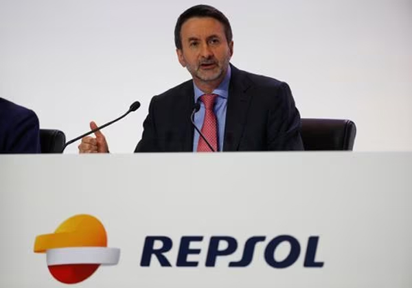Repsol Chief Executive Officer Josu Jon Imaz delivers a speech during the company's annual shareholders meeting in Madrid, Spain, May 19, 2017.