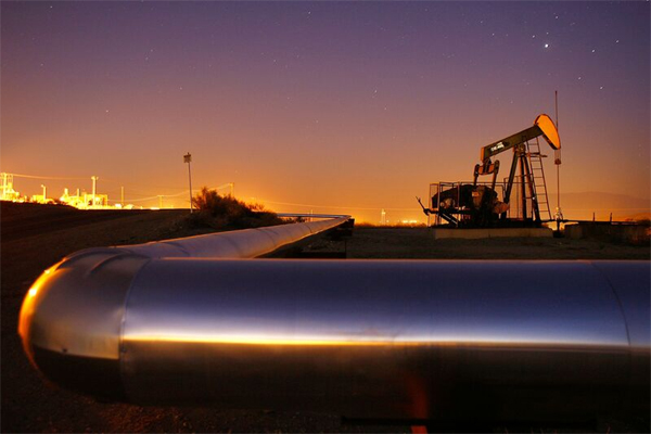 An oil rig extracts crude in Taft, California.