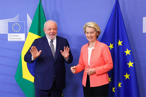 Luiz Inacio Lula da Silva and Ursula von der Leyen in Brussels, on July 17.Photographer: Simon Wohlfahrt/Bloomberg