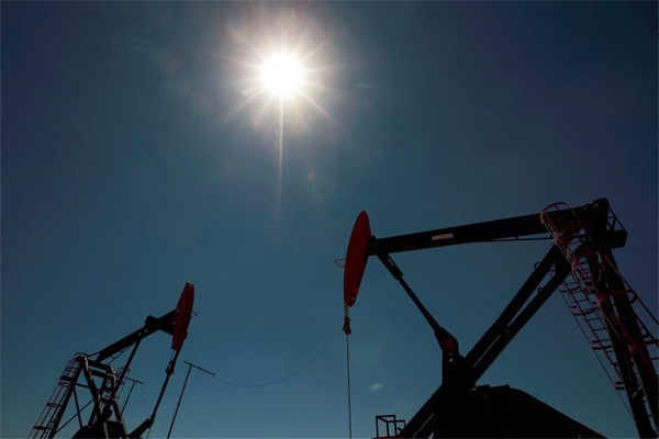 Oil rigs are seen at Vaca Muerta shale oil and gas drilling, in the Patagonian province of Neuquen, Argentina January 21, 2019. REUTERS/Agustin Marcarian