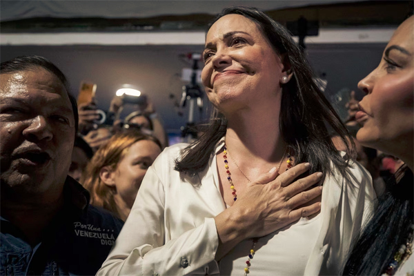 The candidate elected in the opposition primaries to face Maduro in 2024 manages to connect with thousands of Venezuelans who see in her a new political hope.  Maria Corina Machado (EFE)