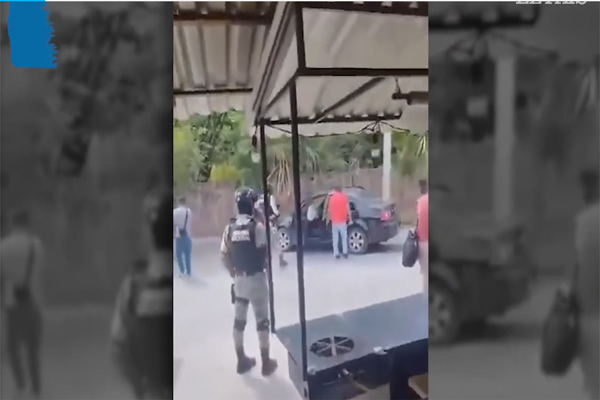Four reporters shot at in front of a military installation in Guerrero.
Gunmen attacked the reporters, who were returning from covering a murder in Chilpancingo. Three were wounded