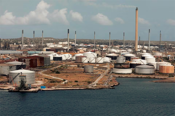 Isla Oil Refinery PDVSA terminal is seen in Willemstad on the island of Curacao, February 22, 2019. (Henry Romero/Reuters)