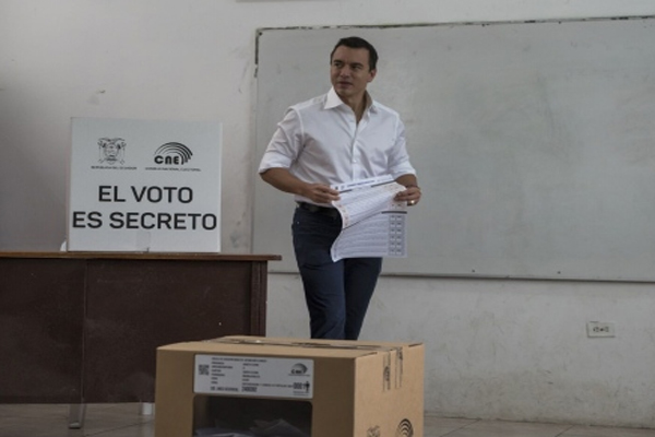 Daniel Noboa casts a ballot at a polling station during a national referendum in Olon, Santa Elena province, Ecuador, on April 21. , Photographer: Vicente Gaibor/Bloomberg