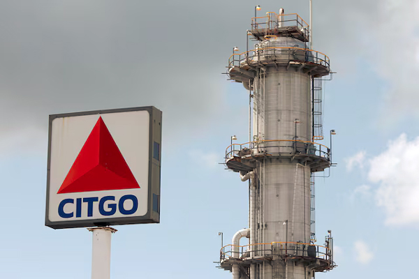 PDVSA's U.S. unit Citgo Petroleum refinery is pictured in Sulphur, Louisiana, U.S., June 12, 2018. REUTERS/Jonathan Bachman