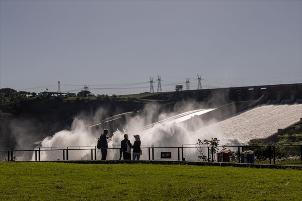 The Itaipu hydroelectric dam in Foz do Iguacu.Photographer: Maria Magdalena Arrellaga/Bloomberg