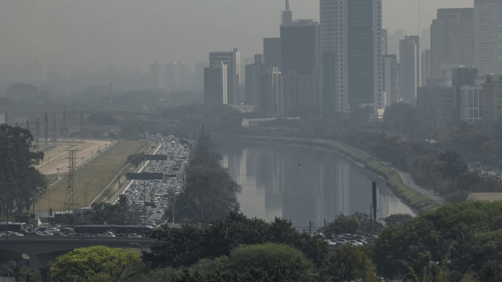 Wildfire smoke blankets the city of São Paulo on Sept. 4. Photographer: Maira Erlich/Bloomberg (Maira Erlich/Bloomberg)