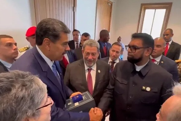 President Irfaan Ali and President Nicolás Maduro after the latter received a gift of a bottle of rum and a coin. At centre is St Vincent and the Grenadines Prime Minister Dr Ralph Gonsalves (file picture).