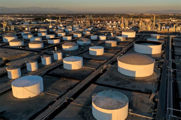 Storage tanks are seen at Marathon Petroleum's Los Angeles Refinery, which processes domestic & imported crude oil in Carson, California, U.S., March 11, 2022. Picture taken with a drone. Reuters/Bing Guan